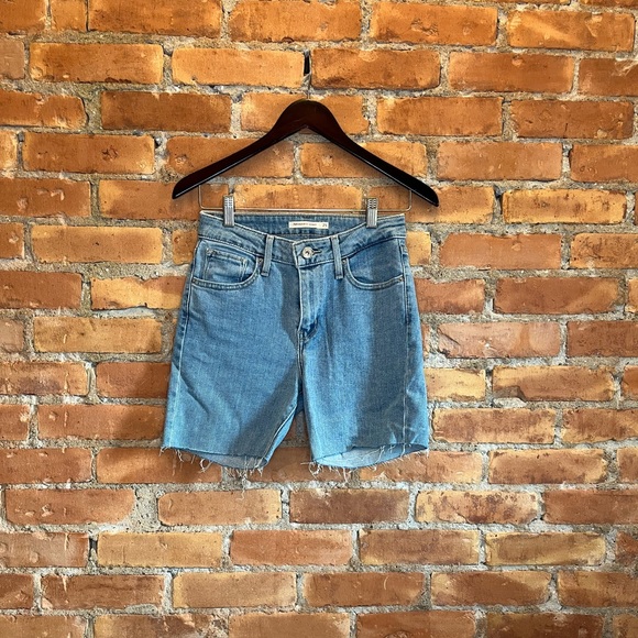 Vintage Levi’s + 721 Denim Shorts + Size 26 - Picture 1 of 3